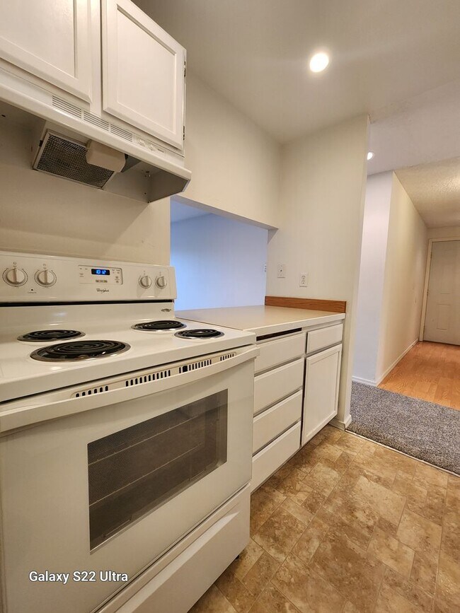 Building Photo - 3430 I St NE