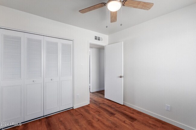 Building Photo - 3827 W Meadow Dr