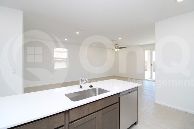 Building Photo - 4715 E Danta St