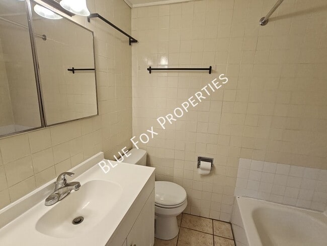 Building Photo - 3020 N Park Ave