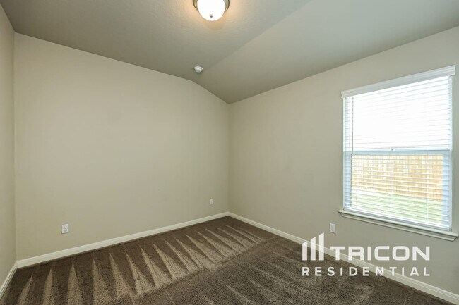 Building Photo - 5540 Shasta Pl