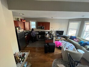 Building Photo - Great 5 bed Close to Northeastern