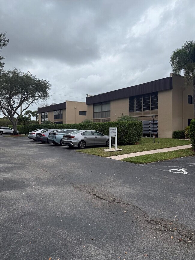 Building Photo - 15126 Ashland St