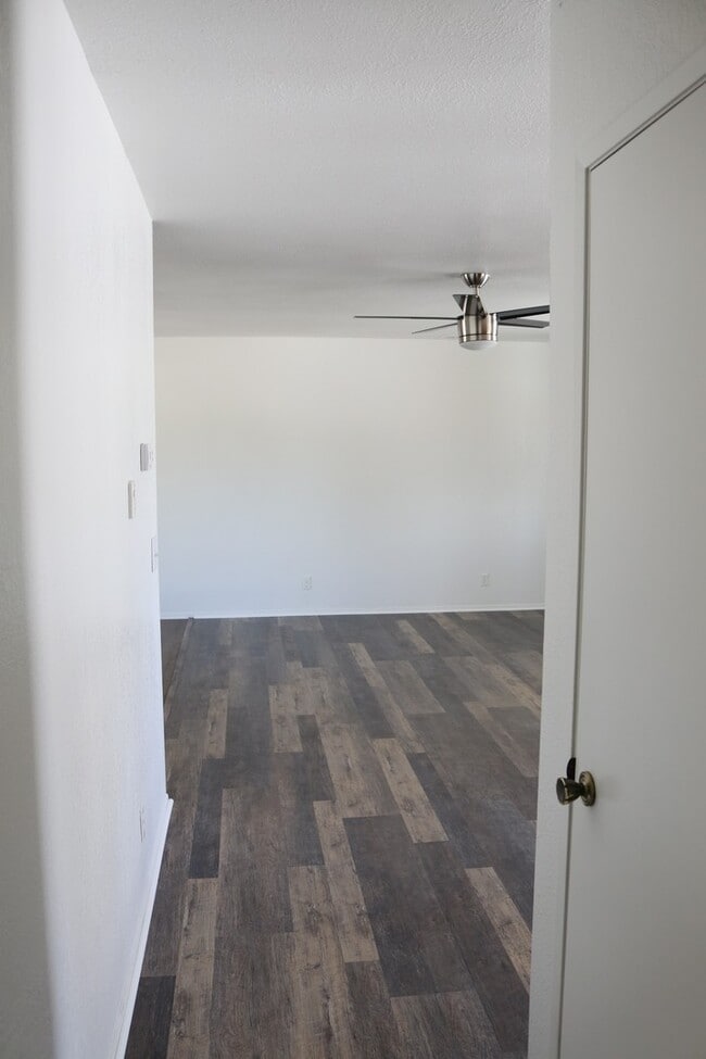 Building Photo - 4 bedrooms House for rent
