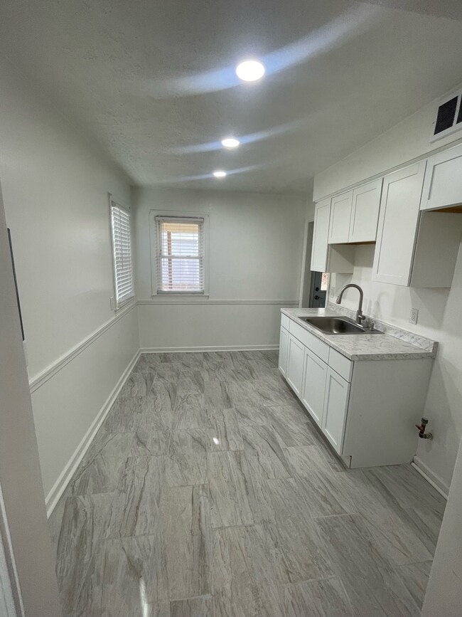 Building Photo - 1539 Wakefield Ave