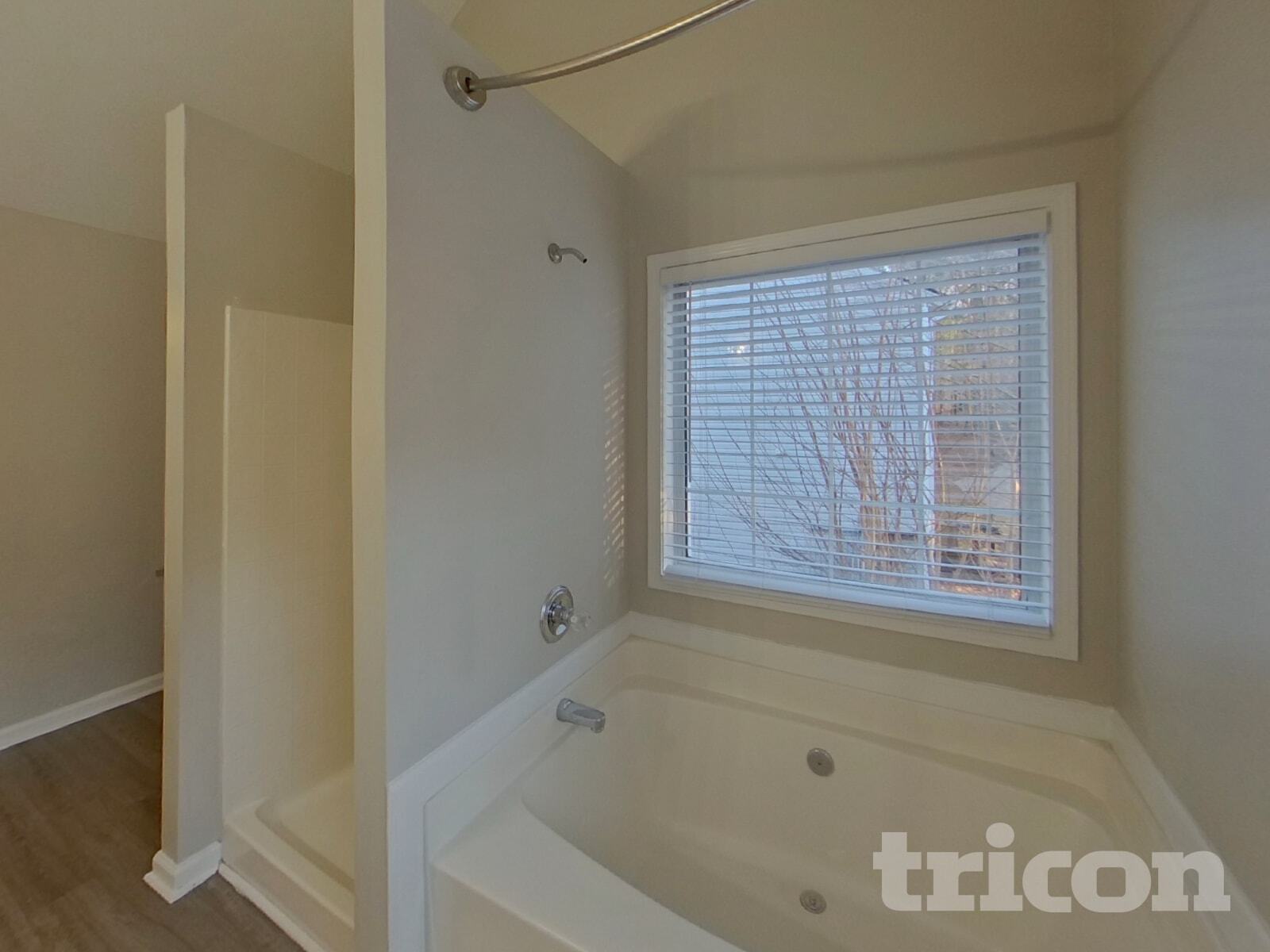 Building Photo - 7052 Ravenwood Ln