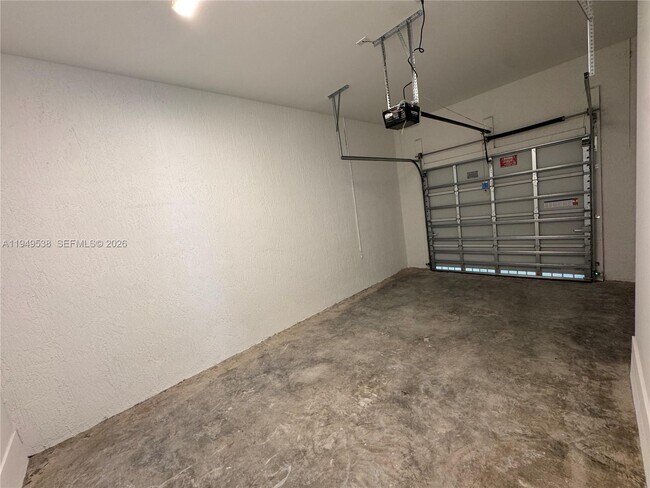 Building Photo - 19670 NE 14th Ct