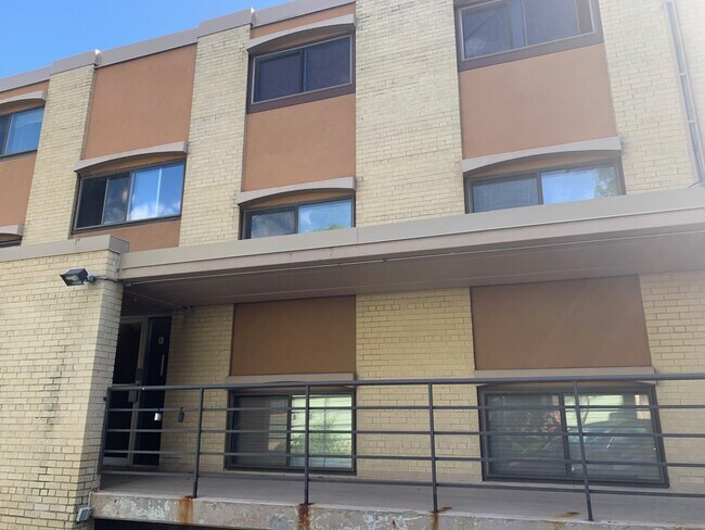 Building Photo - 316 W Washington Ave