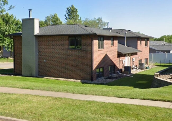 Building Photo - 806-806 Heartland Hills Dr