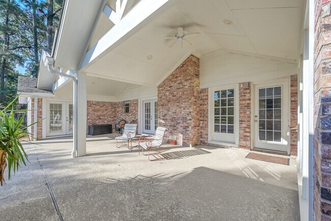 Building Photo - 26926 Maplewood Dr