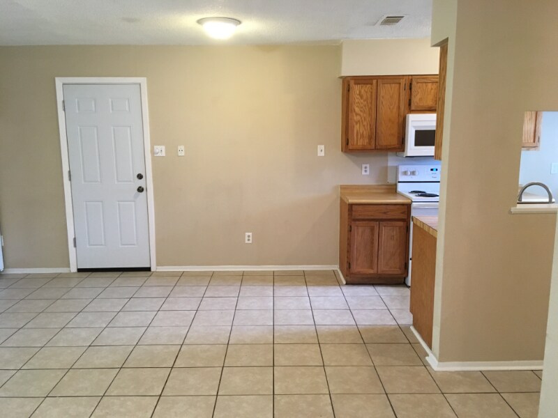 Building Photo - 7631 Lexington Dr