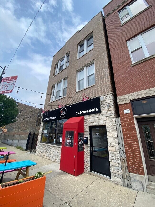 Primary Photo - 949 N Western Ave