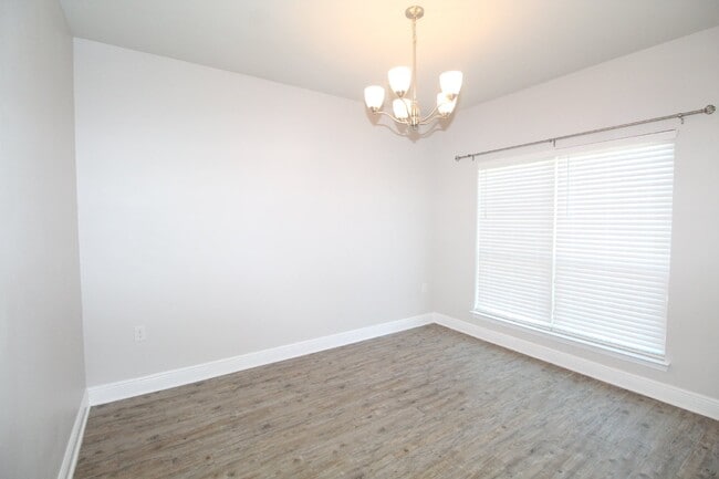 Building Photo - Coming Soon! Pet-Friendly 3-Bed Home with ...