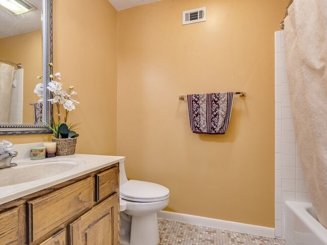 Building Photo - 9305 Springwood Dr