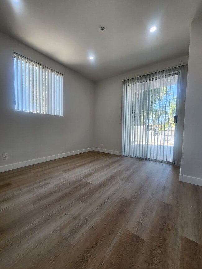 Building Photo - 14515 Dickens St