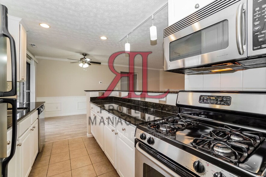 Building Photo - 2733 Greystone Dr