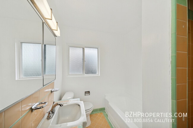 Building Photo - 1306 Havenhurst Dr