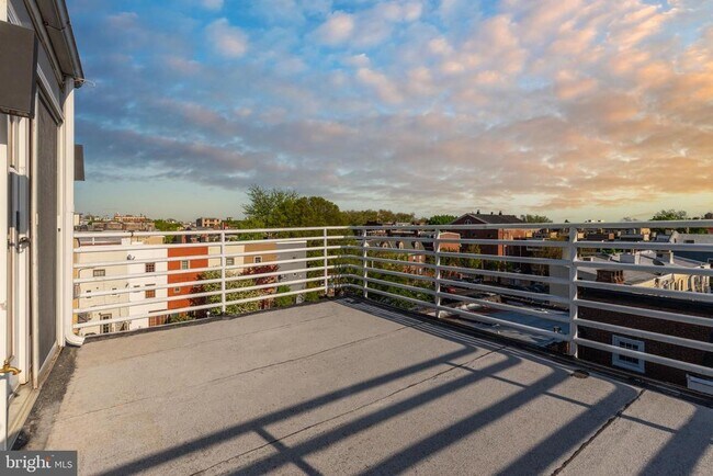 Building Photo - 1134 Pine St