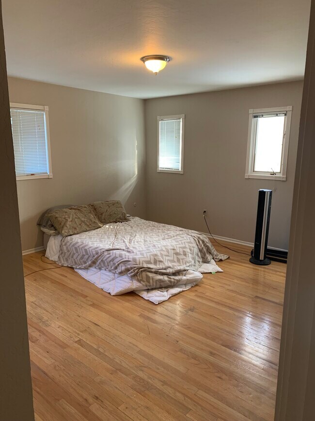 Building Photo - 817 Holter St