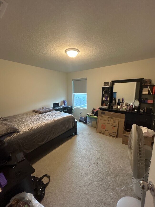 Building Photo - Beautiful and spacious 5/3 Kissimmee
