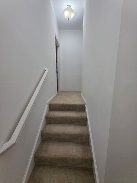 Building Photo - 730 Lacy Oak Dr