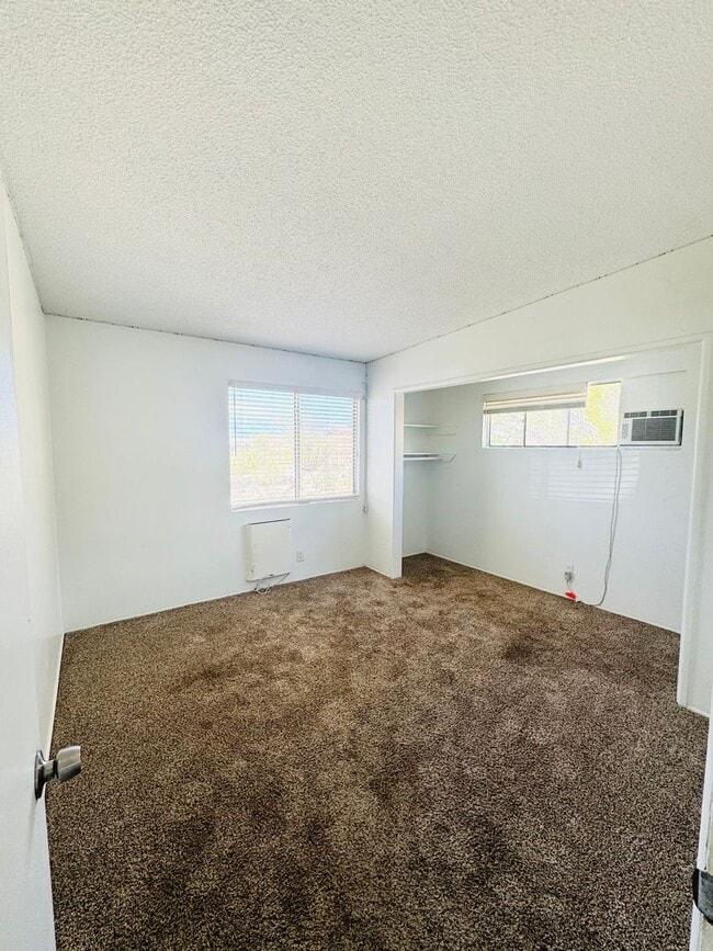 Building Photo - Clean and Lovely 2 Bedroom 1 Bathroom