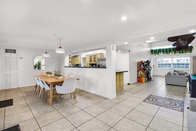 Building Photo - 19720 NE 26th Ave