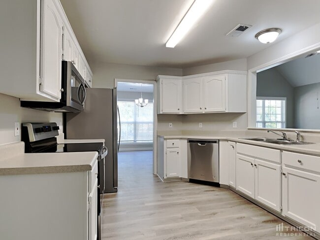 Building Photo - 33 Elmwood Blvd