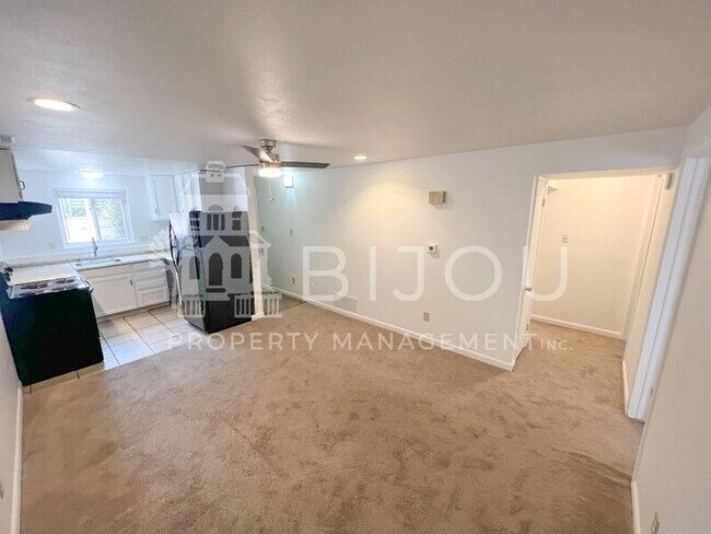 Building Photo - 4418 N Chestnut St