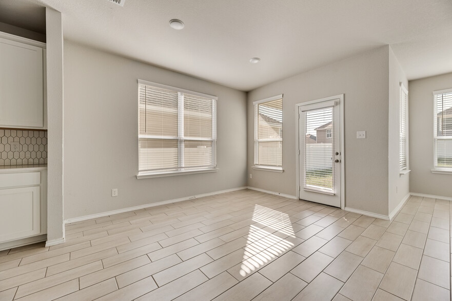 Building Photo - 5913 Hopkins Dr