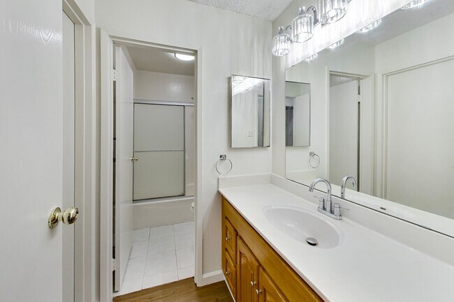 Building Photo - Beautiful 4-Bedroom, 2-Bathroom Daly City Home for Rent