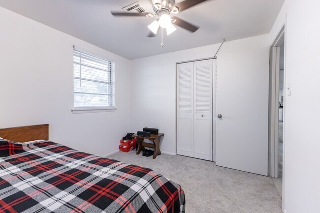 Building Photo - 617 Wisteria Rd