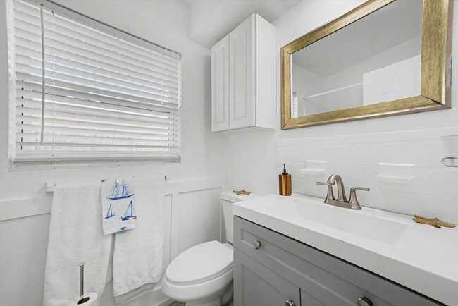 Building Photo - 711 E Gulf Blvd