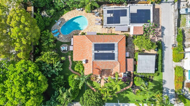 Building Photo - 400 33rd St