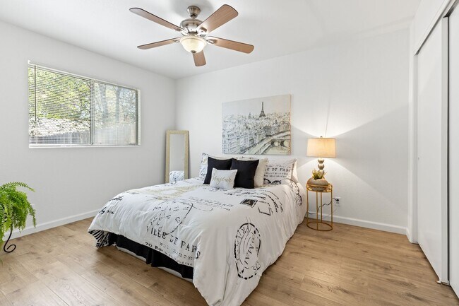 Building Photo - Chico-3 bed 1 bath Apartment that feels li...