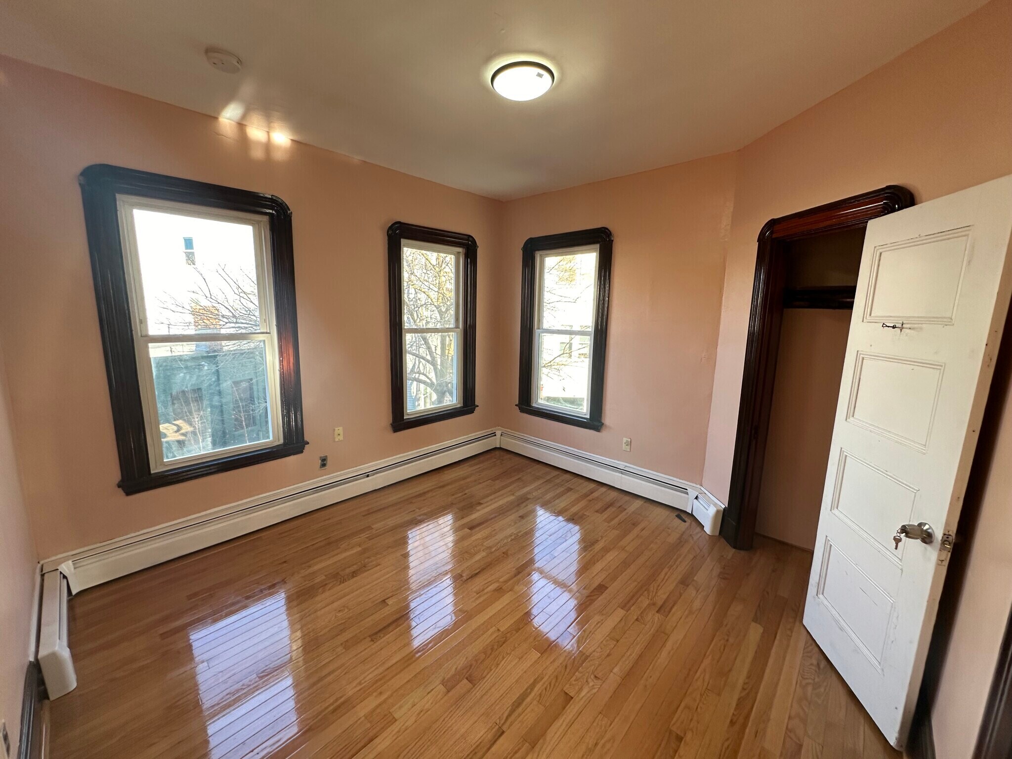 Building Photo - 61 Tufts St