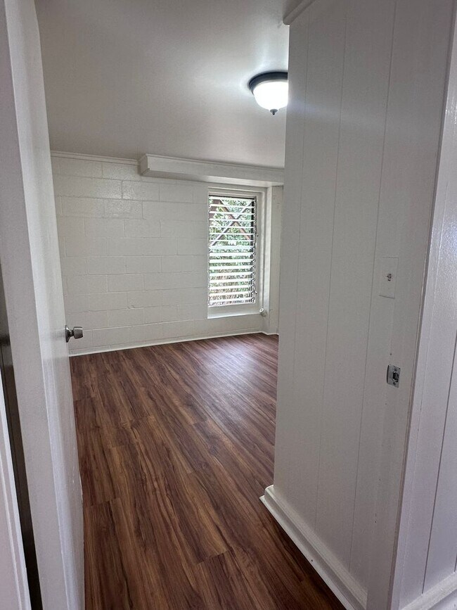 Building Photo - 1701 Skyline Dr