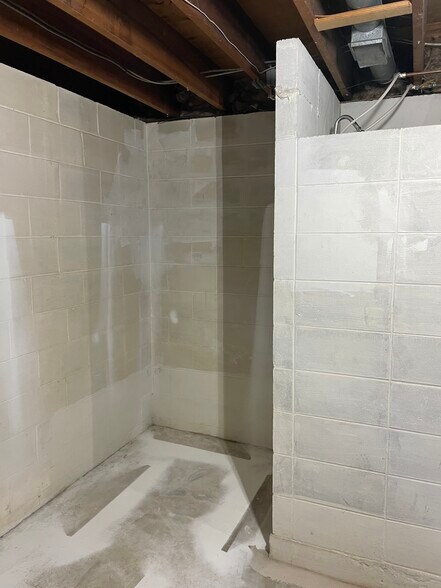 Building Photo - 864 S 45th St