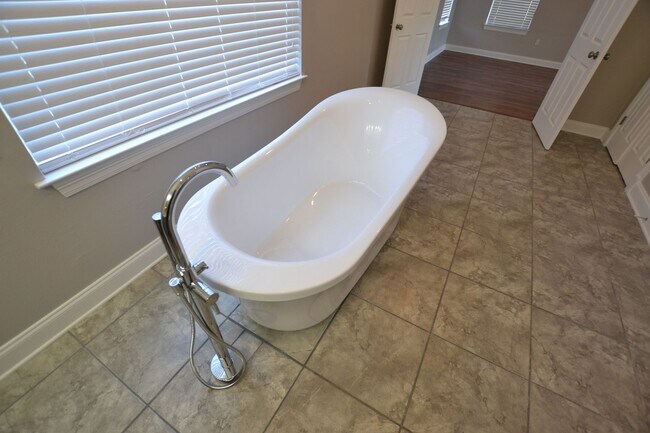 Building Photo - Zachary School District!  Newly remodeled 4 bedroom, 2.5 bath near downtown Zachary