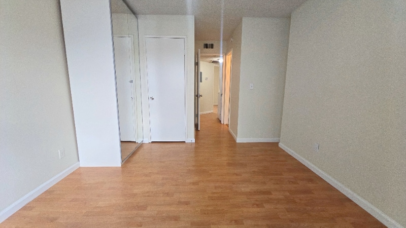 Building Photo - 657 W California Ave