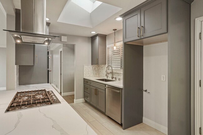 Building Photo - 1407 San Clemente Way