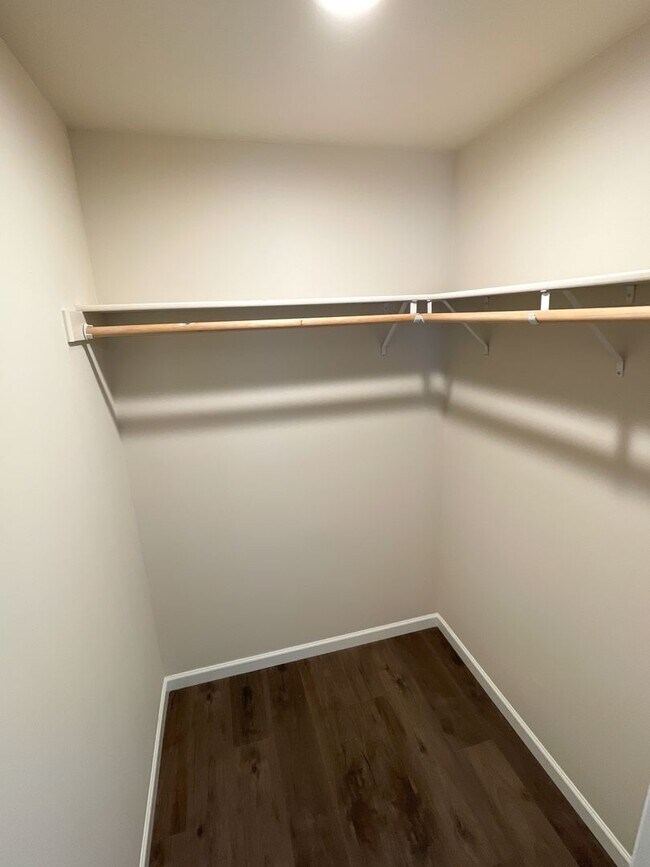 Building Photo - 275 Rickenbacker Ave