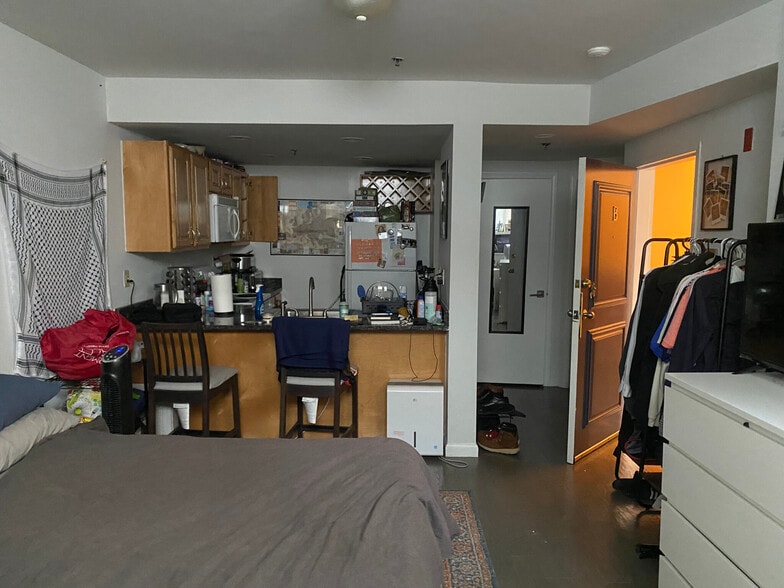 Building Photo - 20 Queensberry St