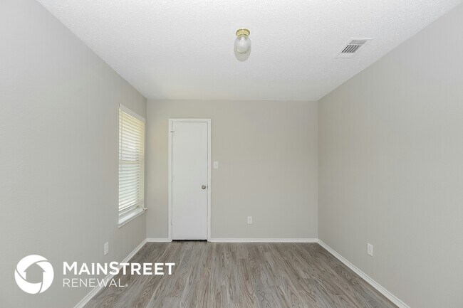 Building Photo - 4300 Bent Oaks Dr