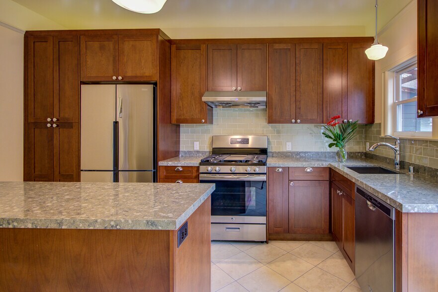 Kitchen - 601 63rd St