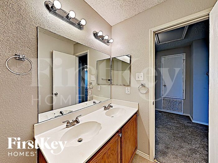 Building Photo - 1821 Spinnaker Way