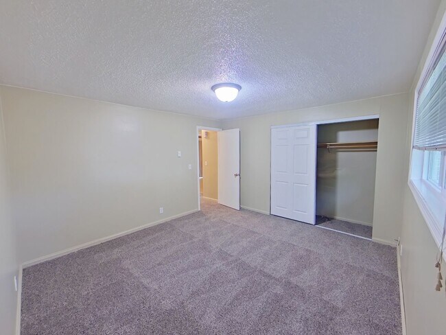 Building Photo - 24798 Parkside Dr