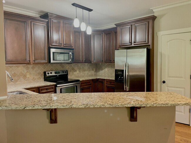 Building Photo - Spacious Home in Solamere with basement