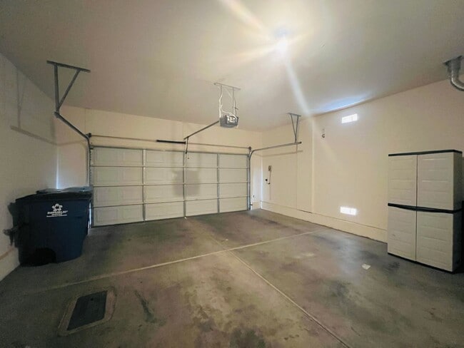 Building Photo - Blue Diamond & Durango 2-story, 3 Bedroom + Den SW home ready for immediate move in!