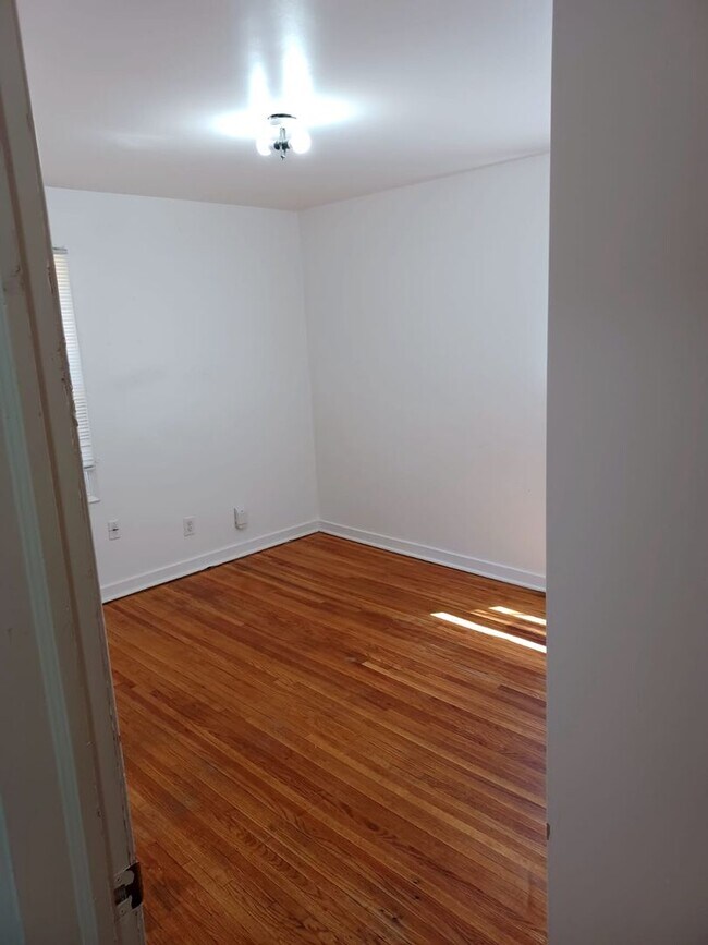 Building Photo - 1300 E Duplex